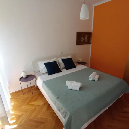 App Campanile Apartmán *